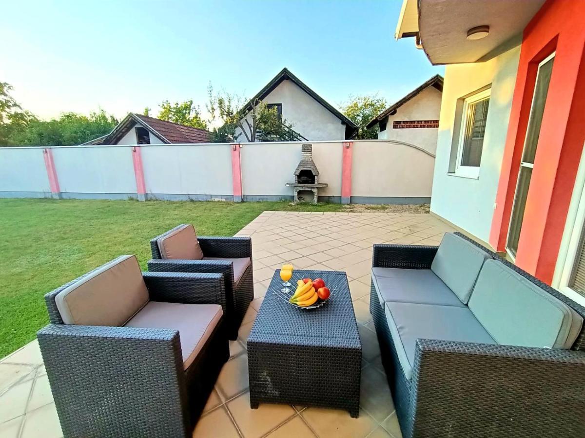 Villa 2 Etagen Mit Grossen Garten Modrica Extérieur photo