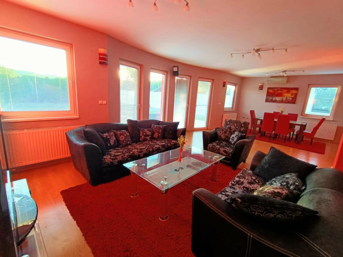 Villa 2 Etagen Mit Grossen Garten Modrica Extérieur photo