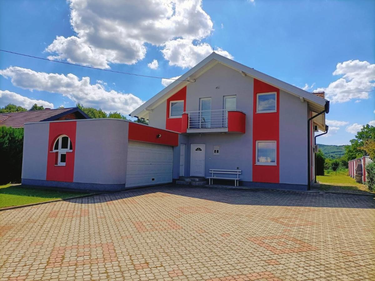Villa 2 Etagen Mit Grossen Garten Modrica Extérieur photo
