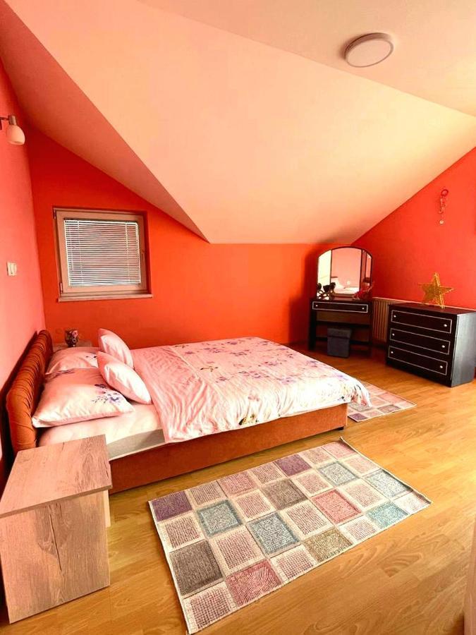 Villa 2 Etagen Mit Grossen Garten Modrica Extérieur photo